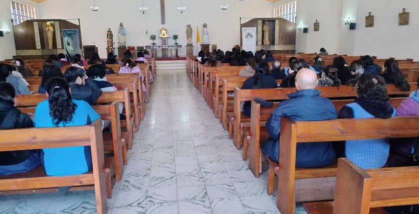Funcionarios/as participan en el Encuentro Reflexivo Mensual sobre Santa María Eufrasia.